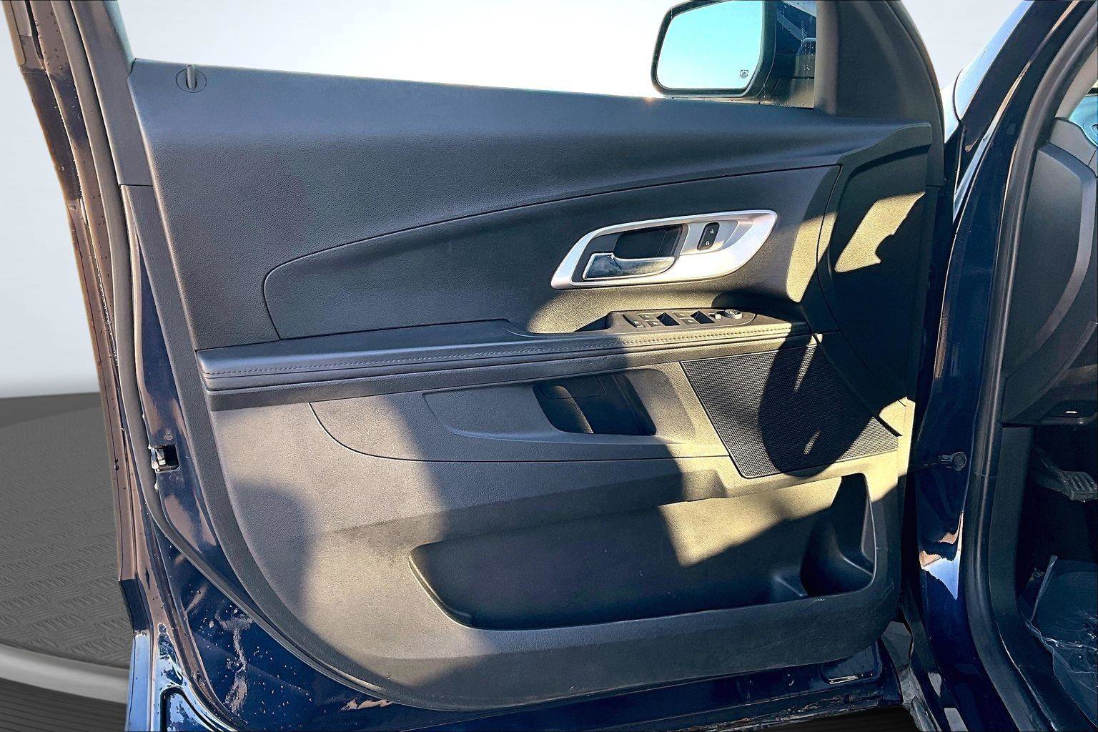 Used 2017 Chevrolet Equinox LT w/ Convenience Package image 24