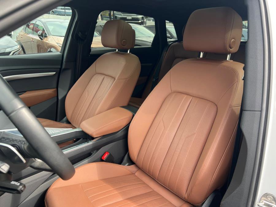 Used 2023 Audi e-tron Premium Plus w/ Premium Plus Package image 19