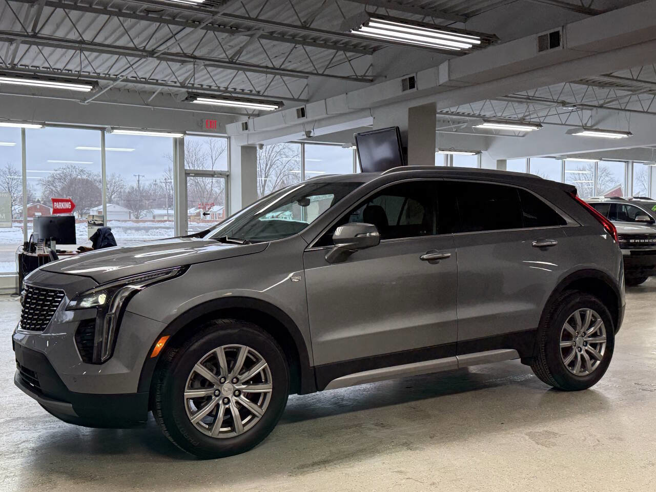 Used 2023 Cadillac XT4 Premium Luxury w/ Cold Weather Package AWD/4WD image 3