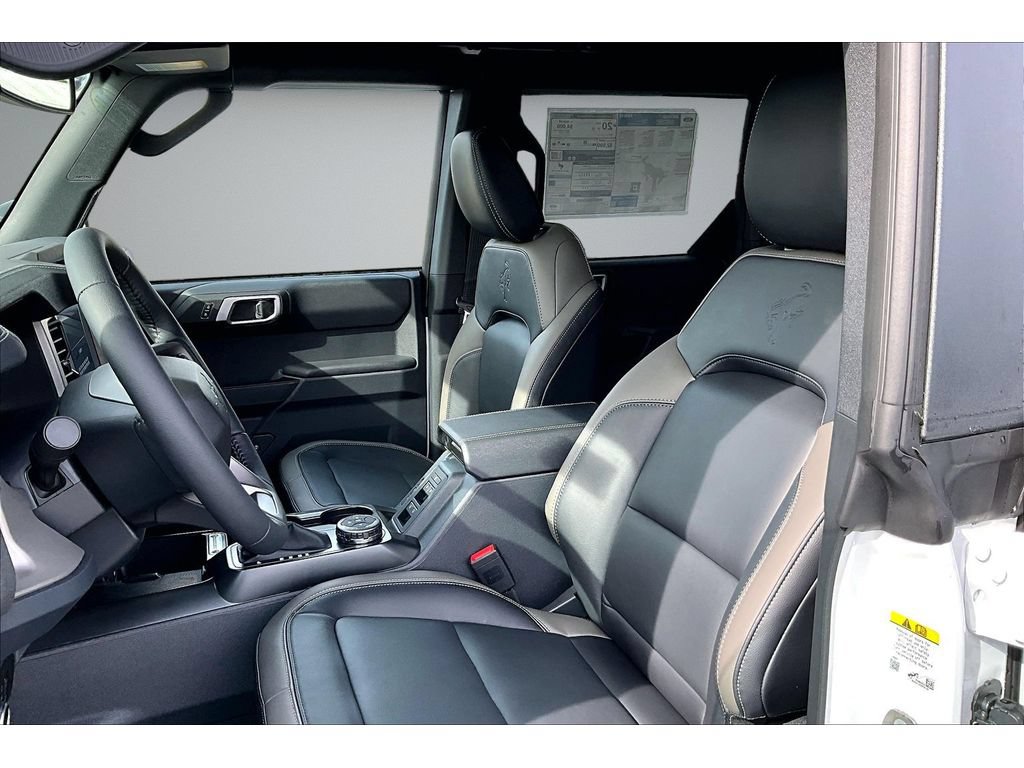 New 2026 Ford Bronco Outer Banks w/ Black Appearance Package AWD/4WD image 12