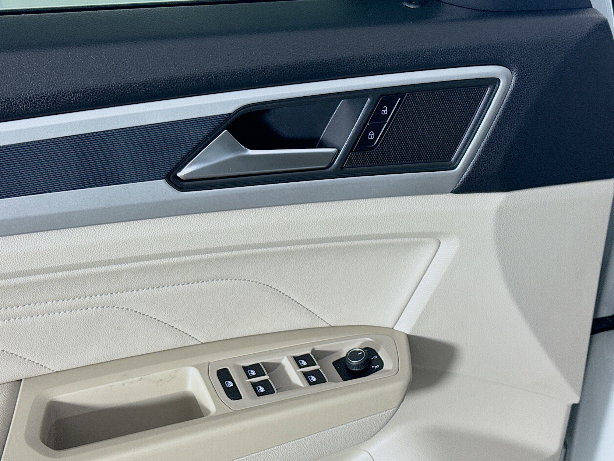 Used 2021 Volkswagen Atlas SEL R-Line image 24