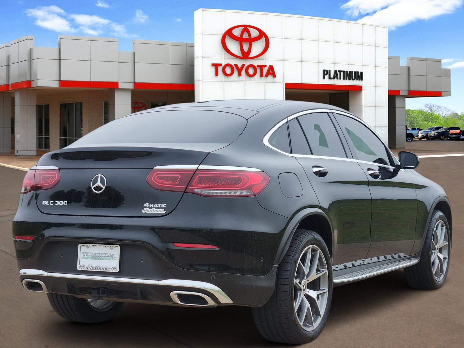 Used 2020 Mercedes-Benz GLC 300 4MATIC Coupe image 4