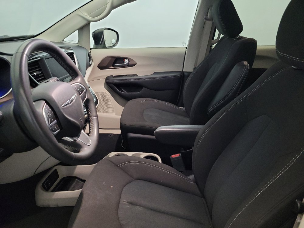 Used 2023 Chrysler Voyager LX FWD image 17