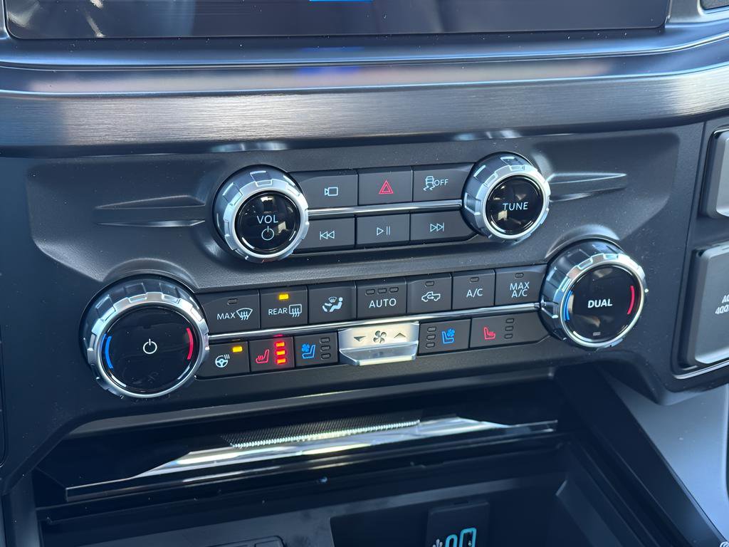 New 2026 Ford F250 Lariat w/ Black Appearance Package image 34