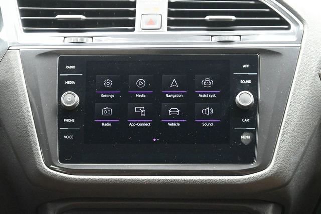 Used 2022 Volkswagen Tiguan SE R-Line FWD image 21