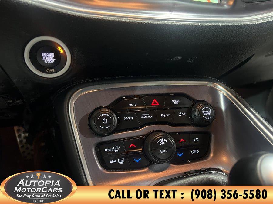 Used 2017 Dodge Challenger R/T Scat Pack RWD image 21