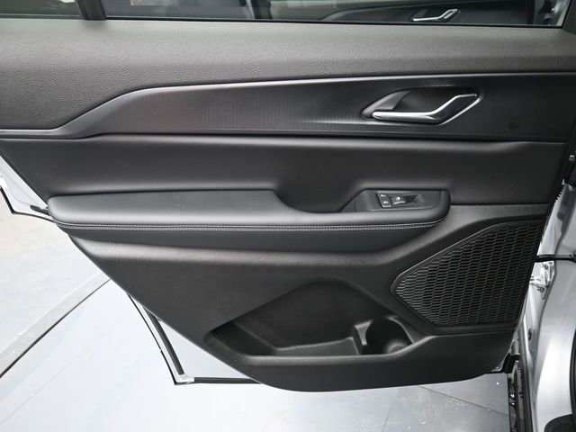 Used 2025 Jeep Grand Cherokee L Laredo w/ MOPAR Finishing Package AWD/4WD image 28