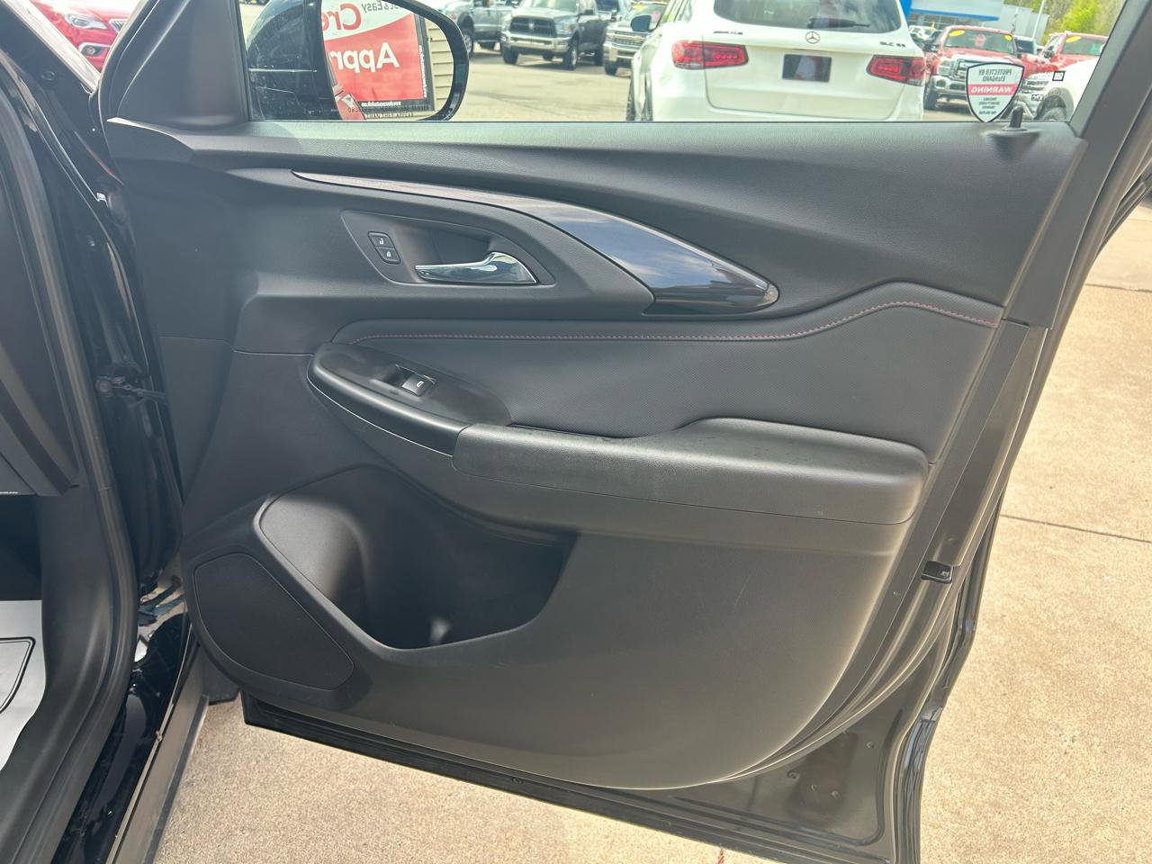 Used 2022 Chevrolet TrailBlazer RS w/ Sun and Liftgate Package FWD image 17