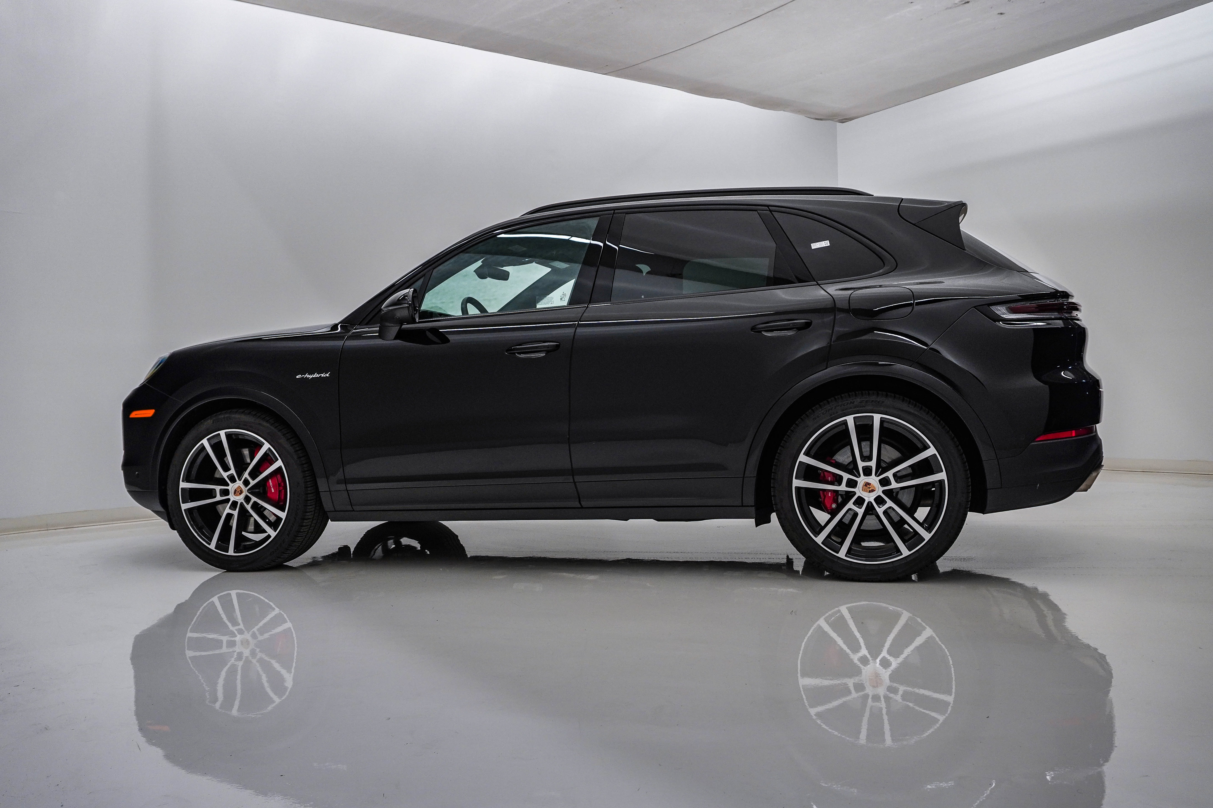 Certified 2026 Porsche Cayenne S AWD/4WD image 2