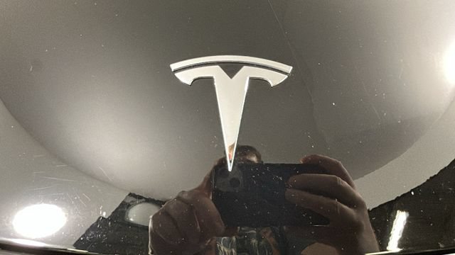 Used 2018 Tesla Model 3 Long Range RWD image 8
