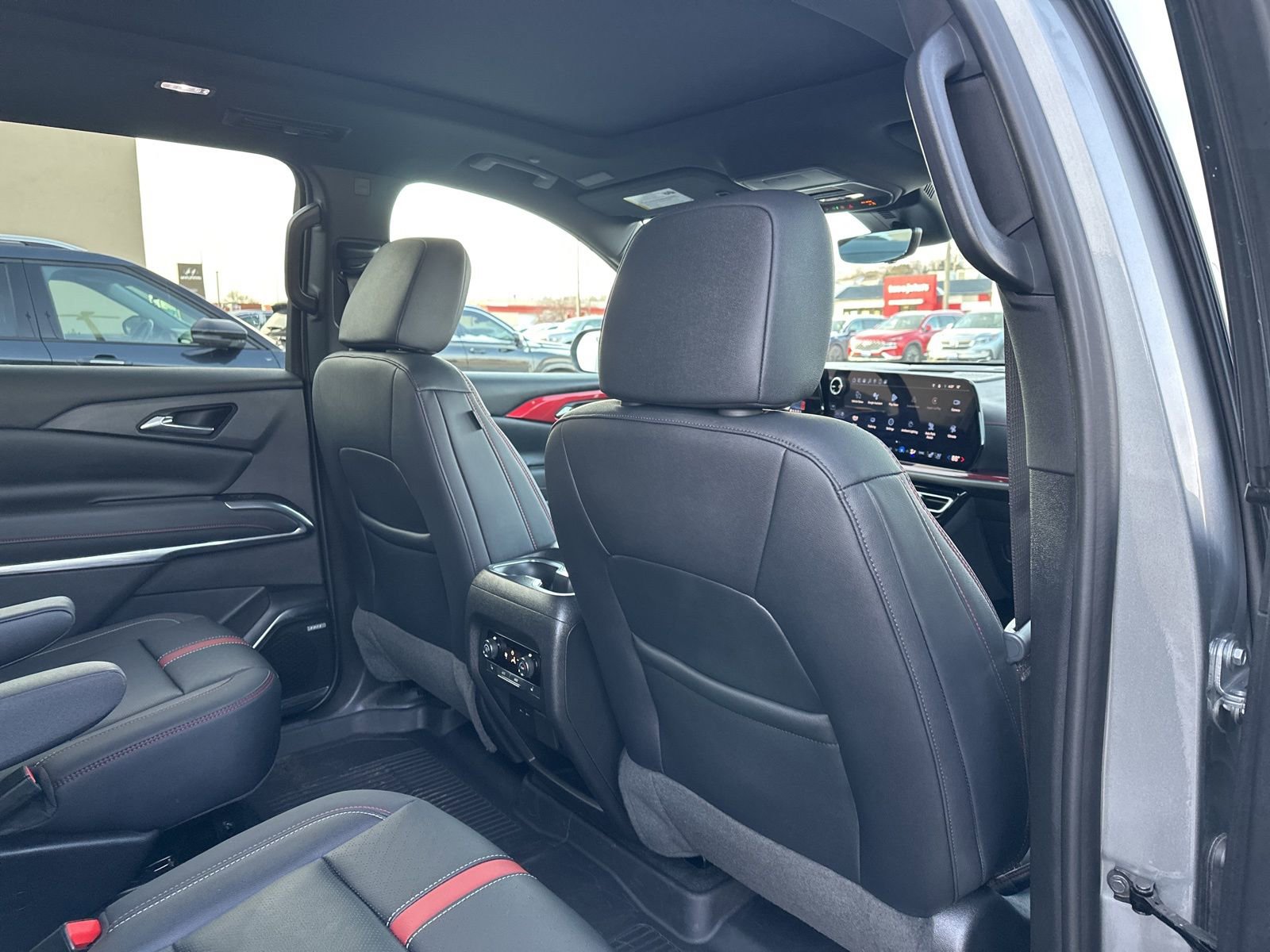 Used 2024 Chevrolet Traverse RS AWD/4WD image 36