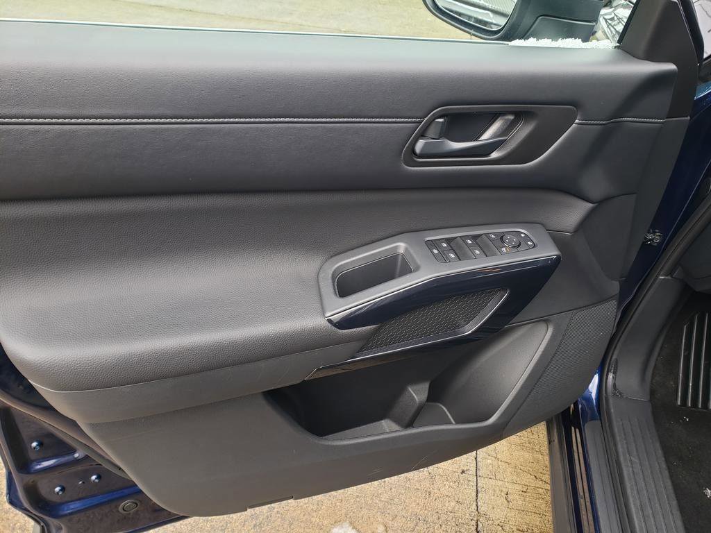 Certified 2025 Nissan Pathfinder SV image 20