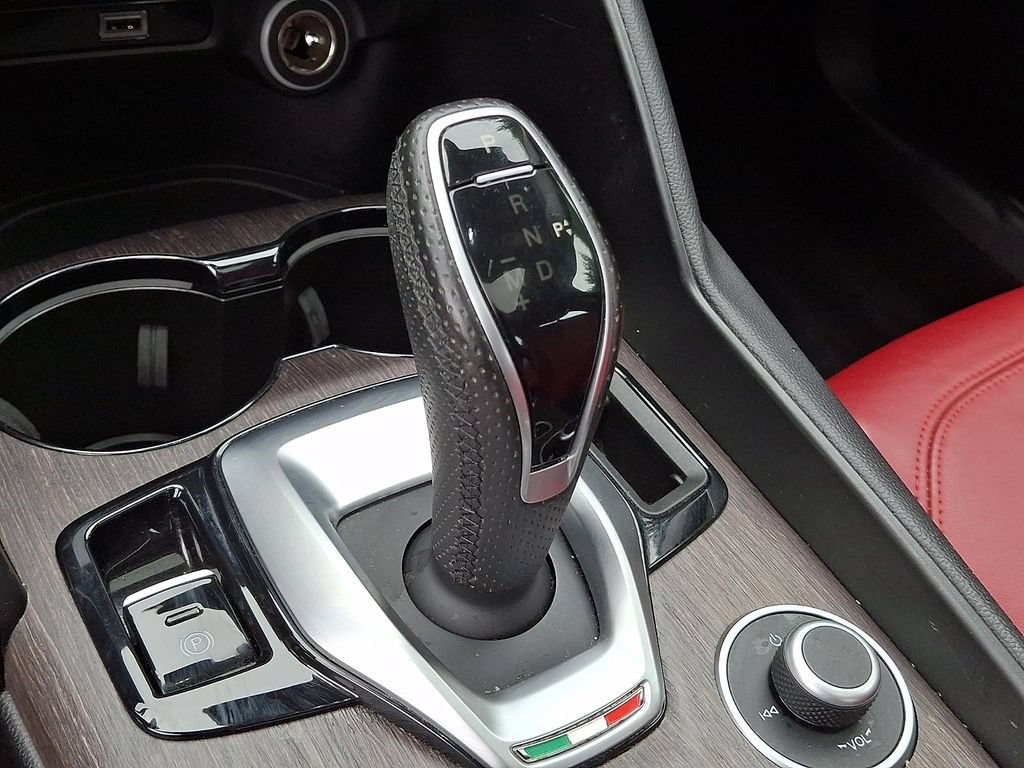 Used 2021 Alfa Romeo Giulia Ti w/ Nero Edizione AWD/4WD image 16