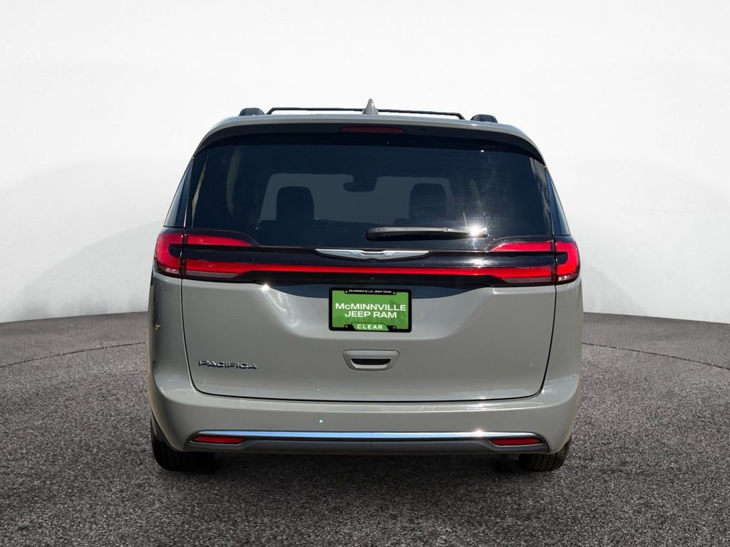 Used 2022 Chrysler Pacifica Touring-L image 4