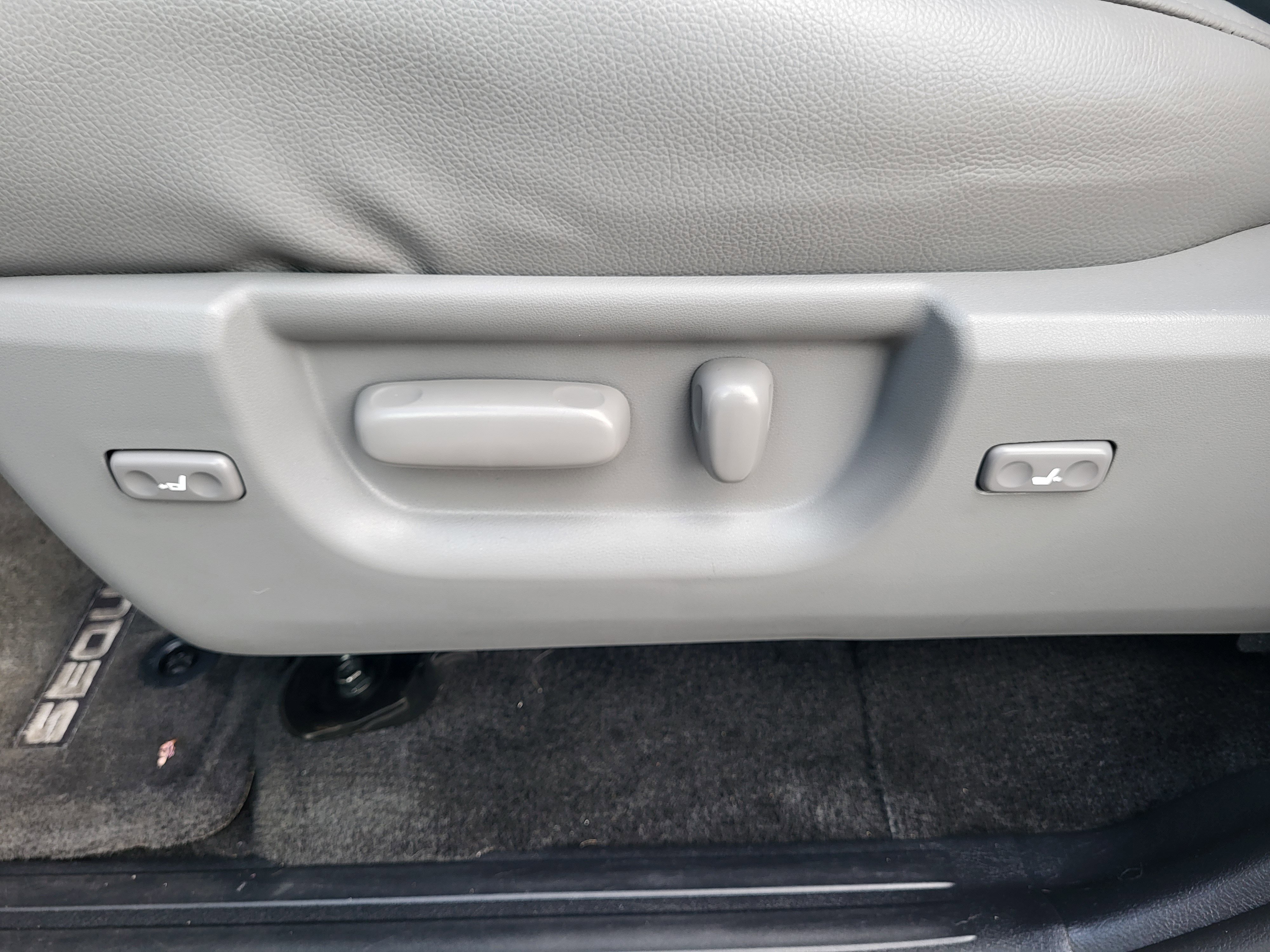 Used 2013 Toyota Sequoia Limited image 12