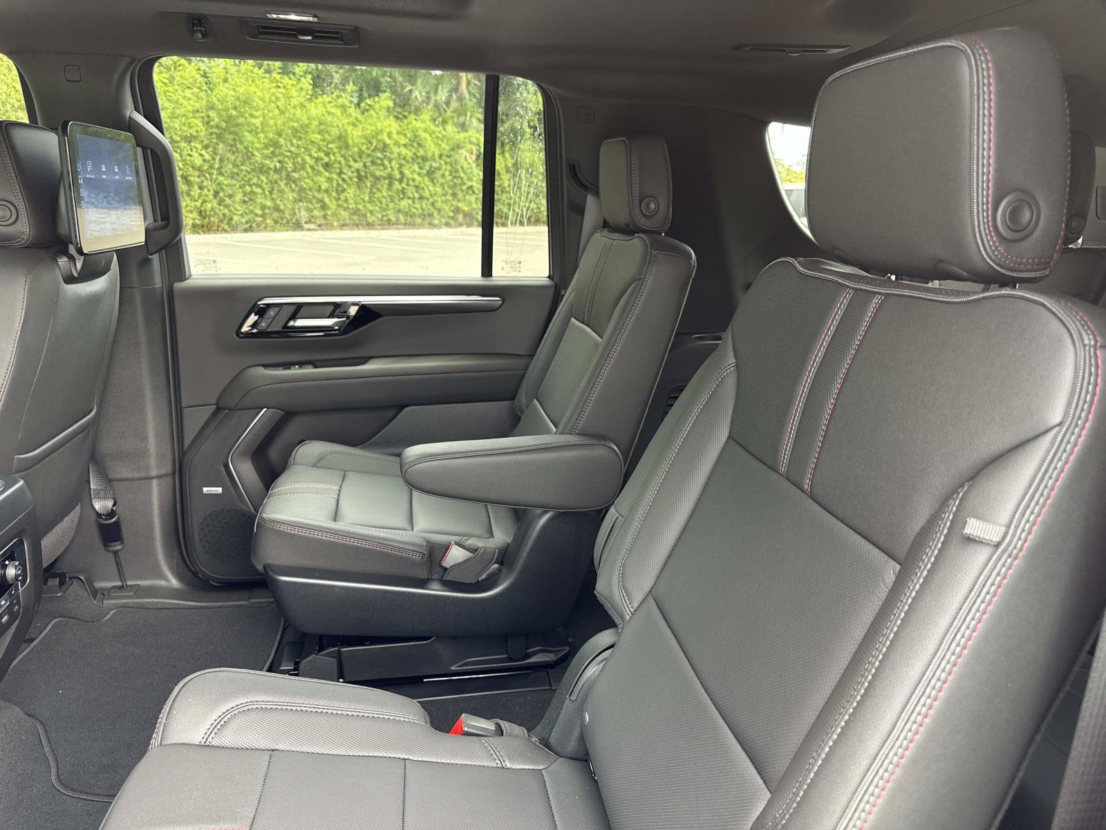 New 2026 Chevrolet Suburban RST w/ RST Capability Package AWD/4WD image 11