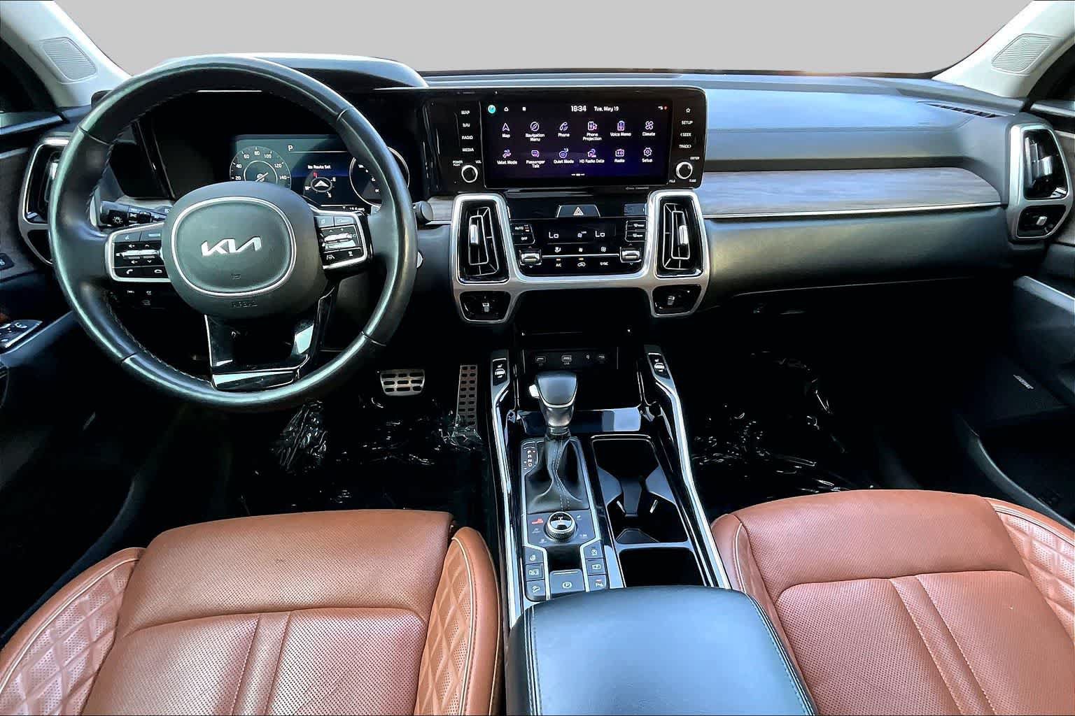 Used 2022 Kia Sorento SX Prestige w/ Rust Color Package AWD/4WD image 16