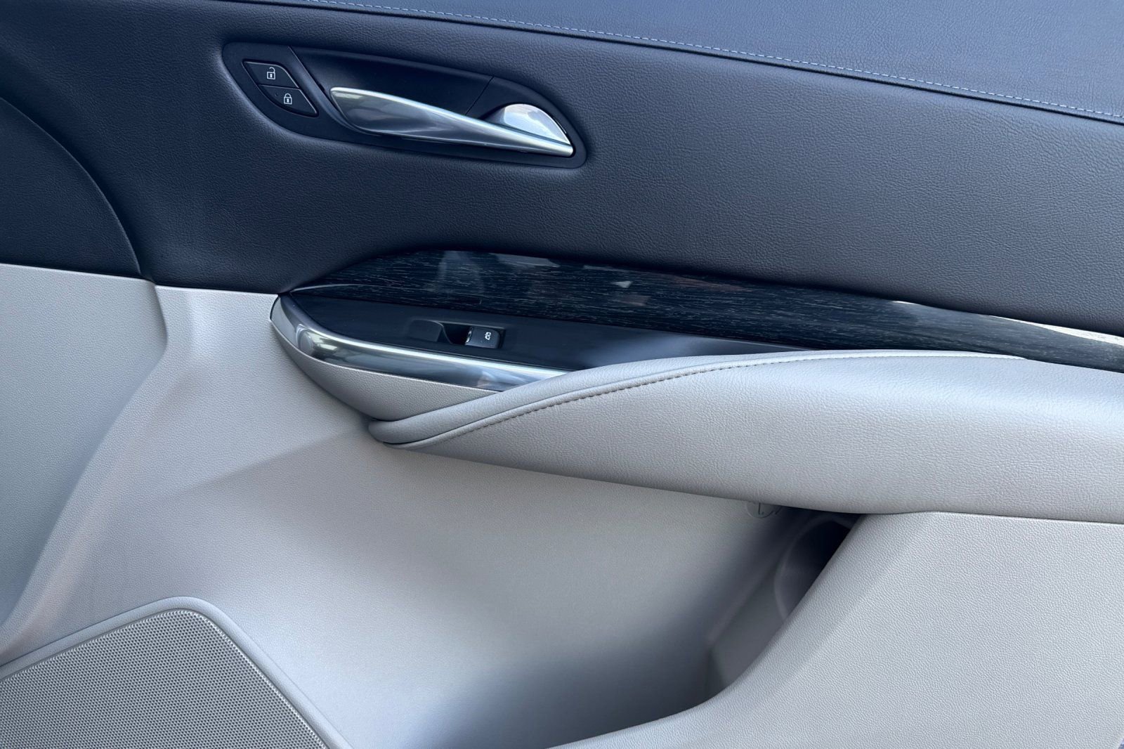 Used 2022 Cadillac XT4 Premium Luxury w/ Enhanced Visibility Package image 19