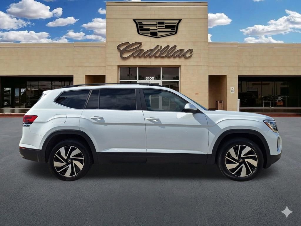 Used 2025 Volkswagen Atlas SE FWD image 2