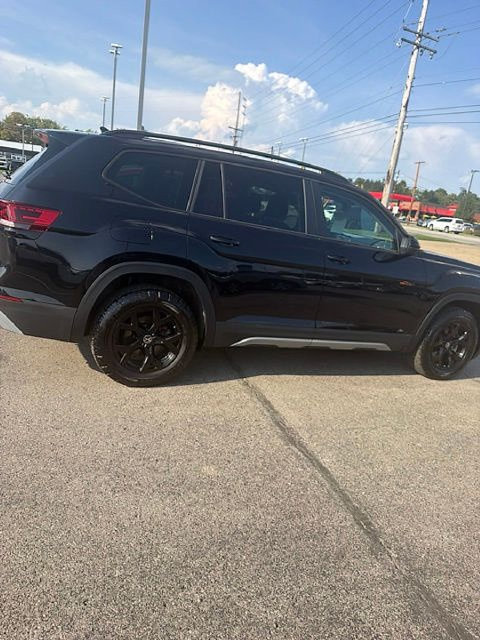 Used 2025 Volkswagen Atlas Peak Edition SE AWD/4WD image 8