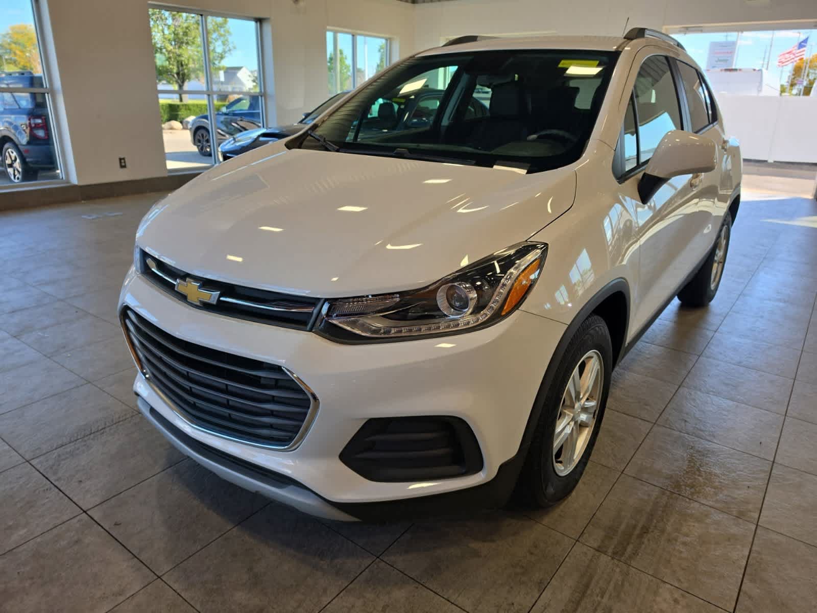 Used 2021 Chevrolet Trax LT FWD image 1