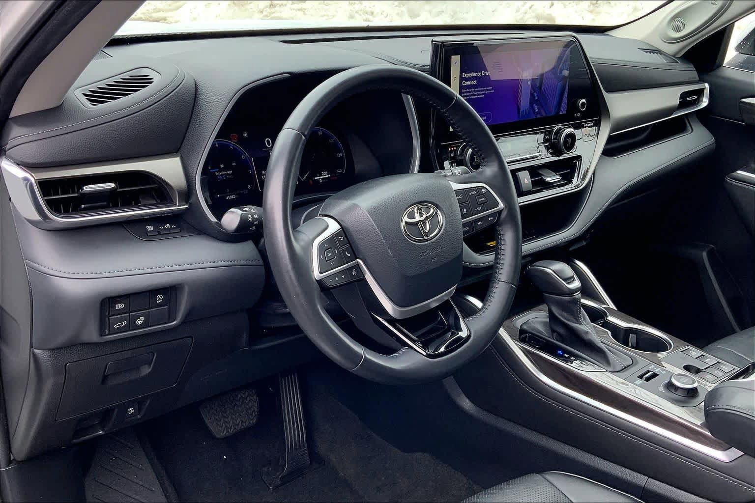 Used 2023 Toyota Highlander Limited AWD/4WD image 16