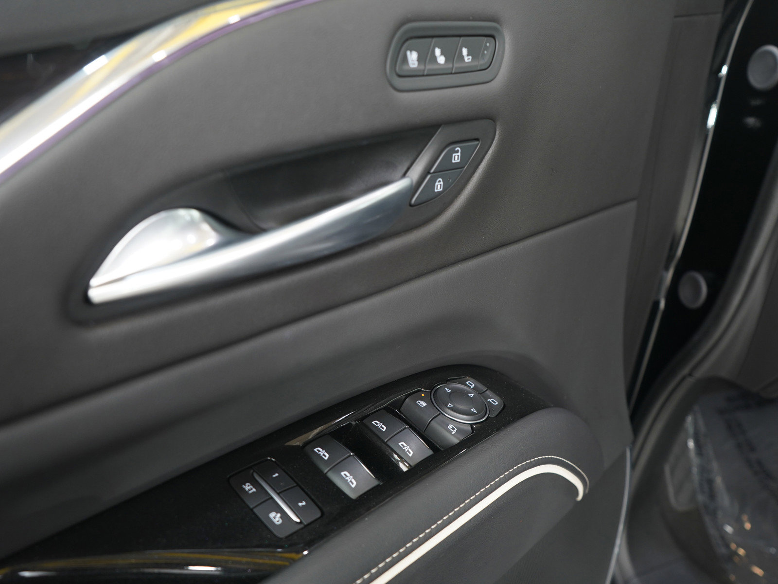 Used 2024 Cadillac Escalade Premium Luxury w/ Performance Package image 22