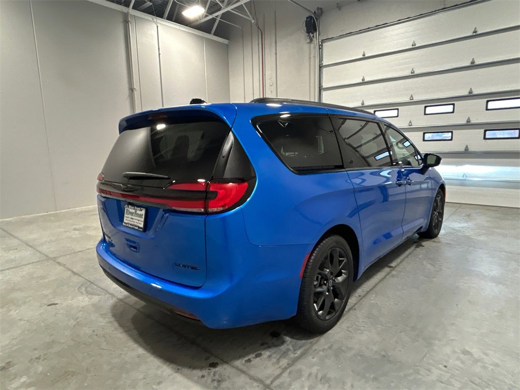 New 2026 Chrysler Pacifica Limited image 6