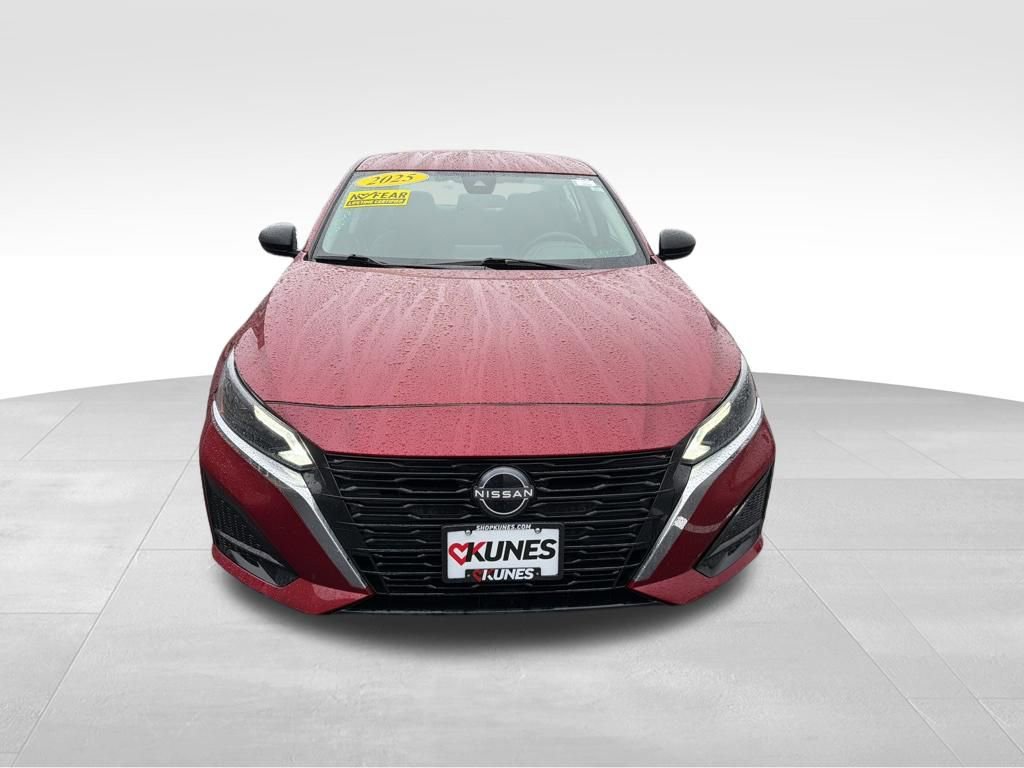 Used 2025 Nissan Altima 2.5 SV image 4