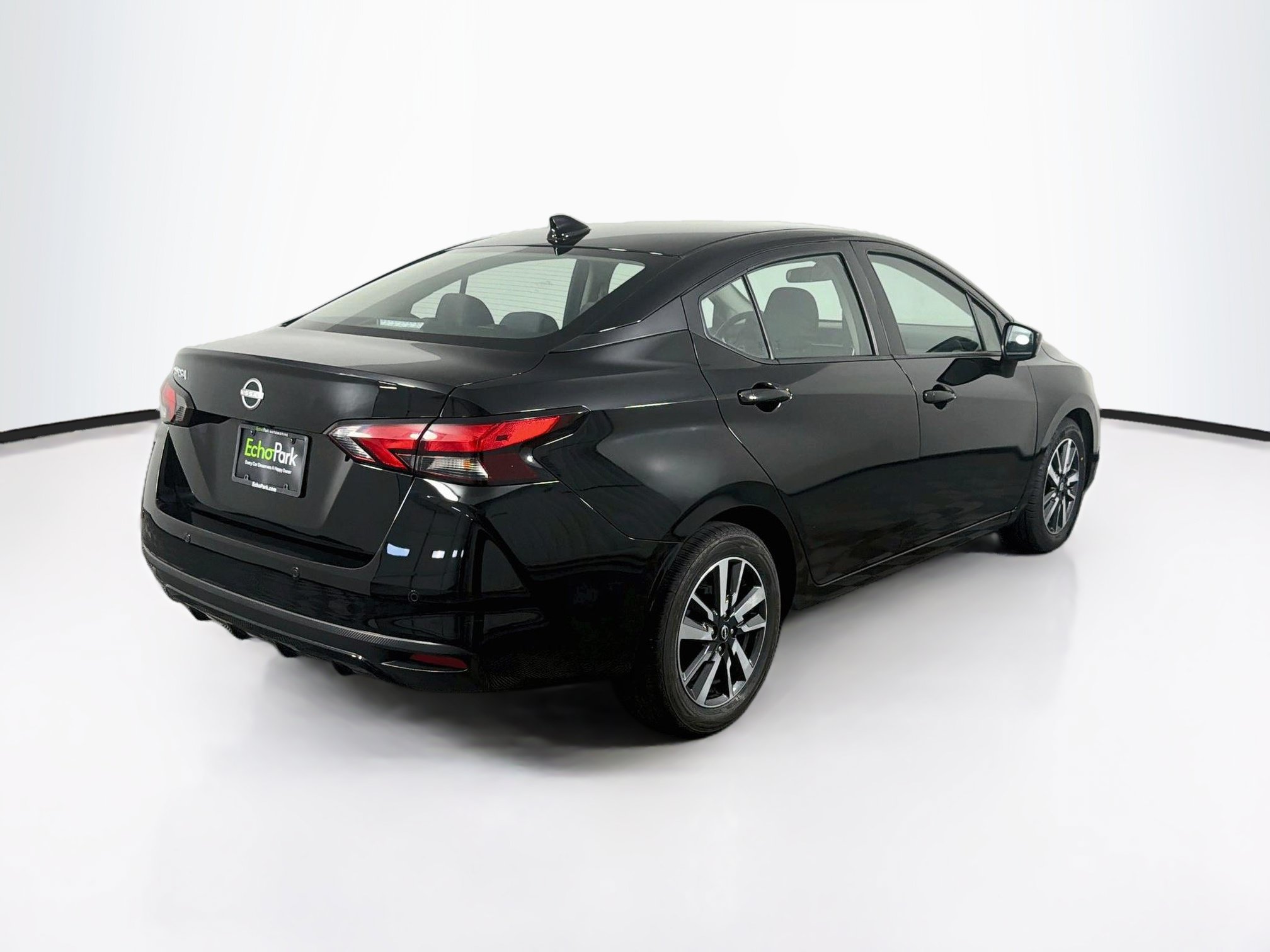 Used 2025 Nissan Versa SV FWD image 9