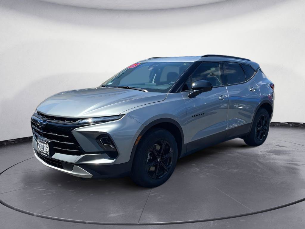 Used 2025 Chevrolet Blazer LT w/ Midnight/Sport Edition AWD/4WD image 2