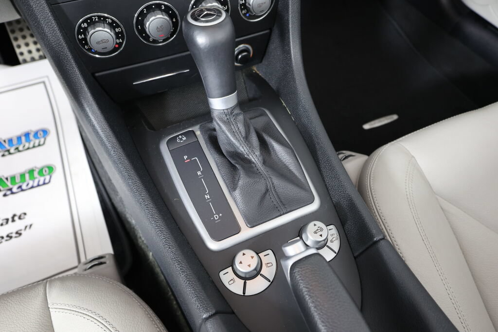 Used 2010 Mercedes-Benz SLK 350 image 27