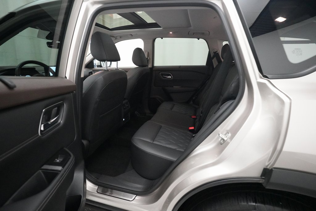 Certified 2023 Nissan Rogue Platinum w/ Platinum Premium Package image 16