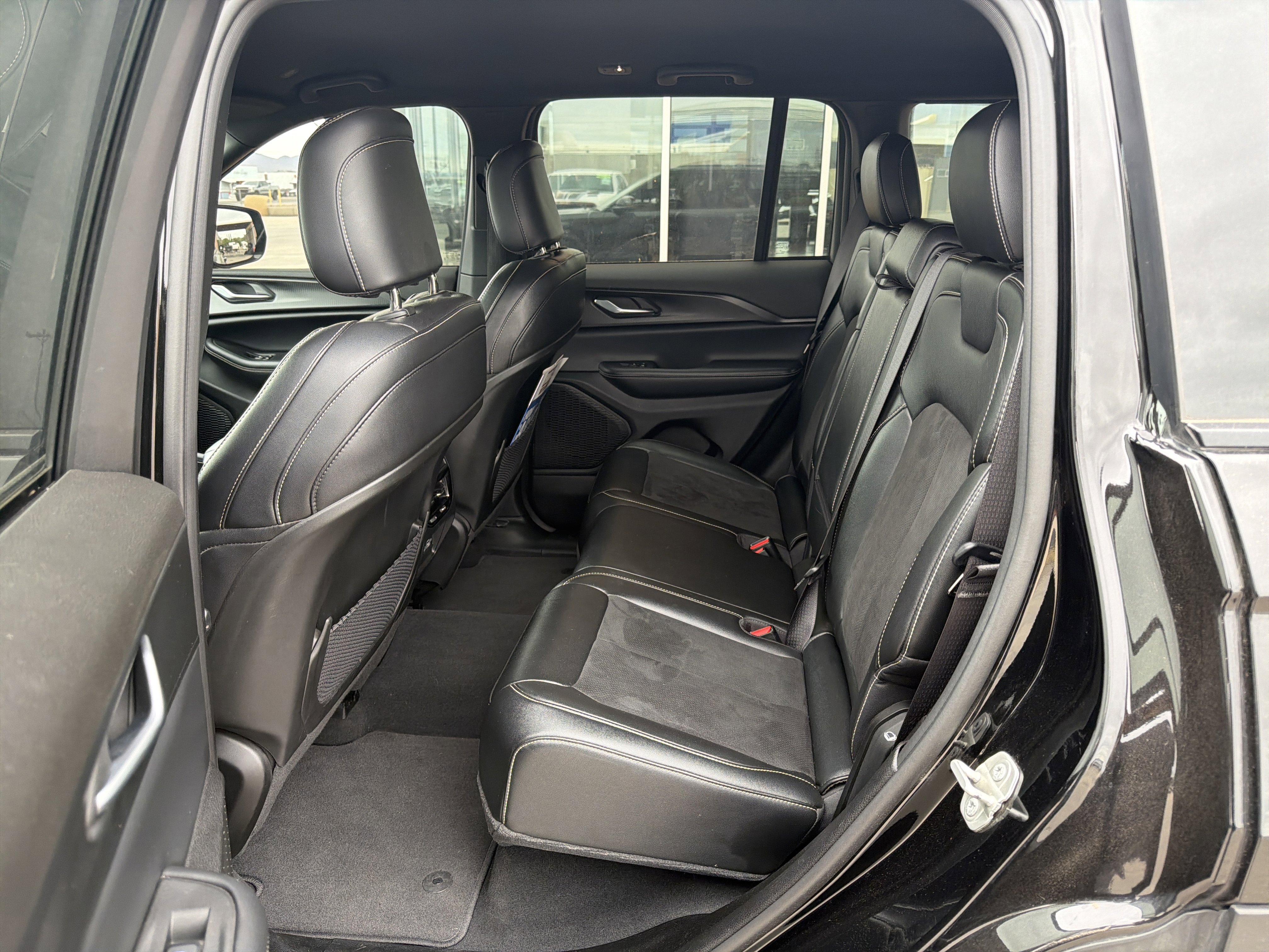 Used 2024 Jeep Grand Cherokee Altitude image 10