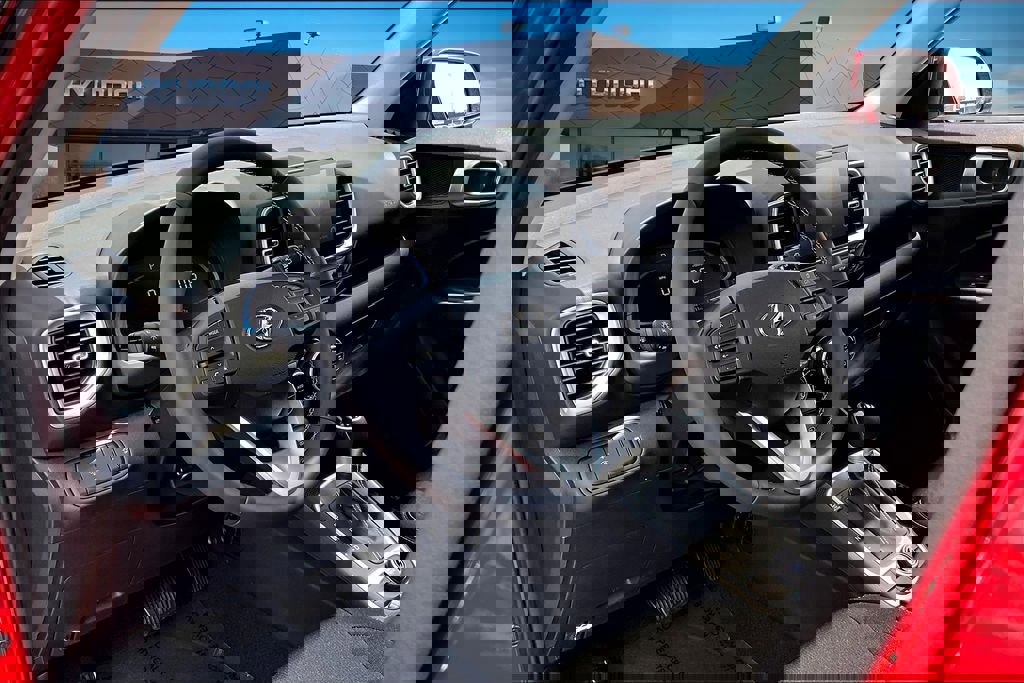 New 2025 Hyundai Venue SEL image 25