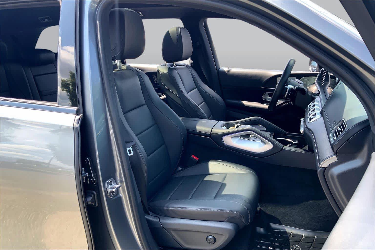 Used 2025 Mercedes-Benz GLS 450 4MATIC image 9