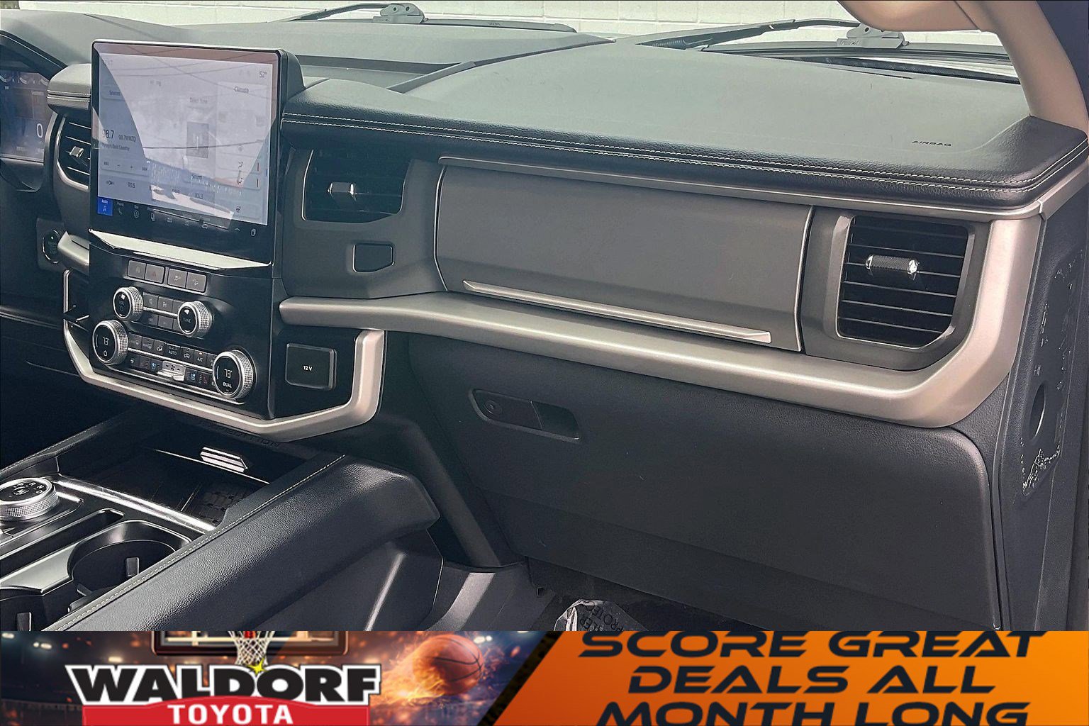 Used 2024 Ford Expedition XLT image 21