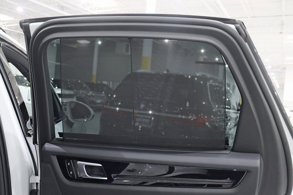 Used 2022 Porsche Cayenne Platinum Edition image 39