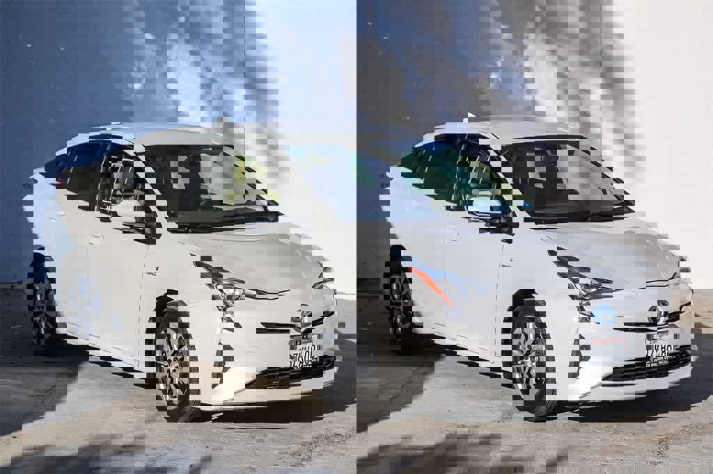 Used 2016 Toyota Prius Three image 3