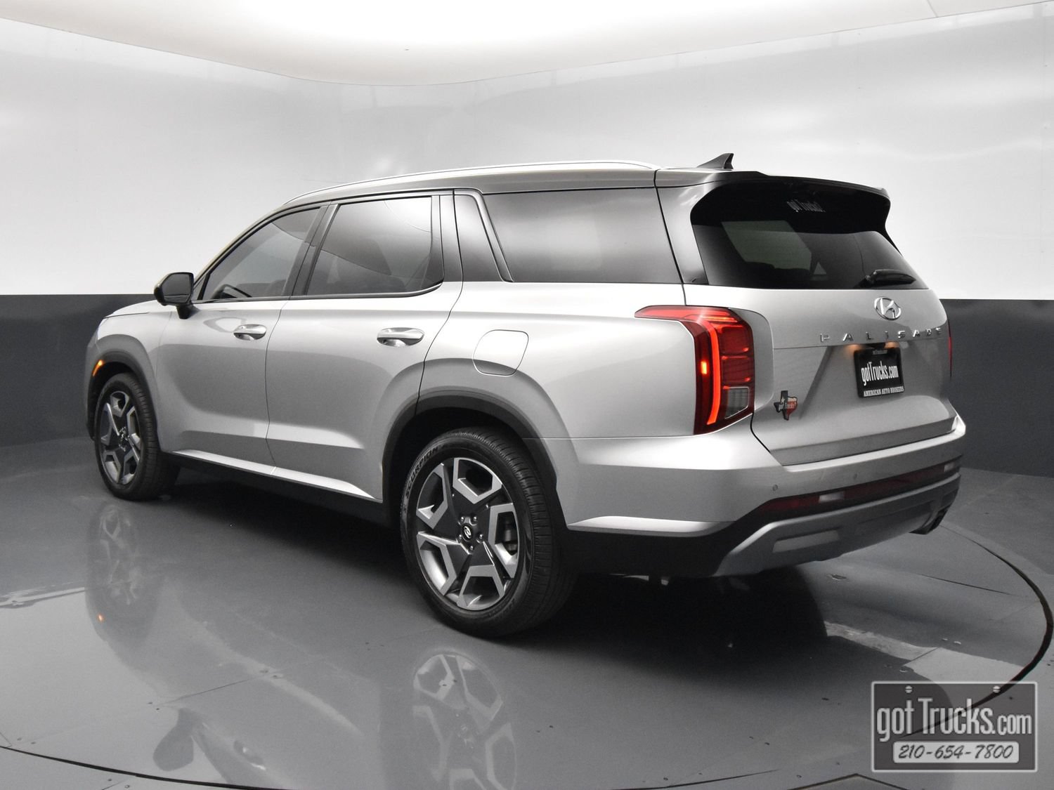 Used 2024 Hyundai Palisade SEL w/ Premium Package FWD image 5