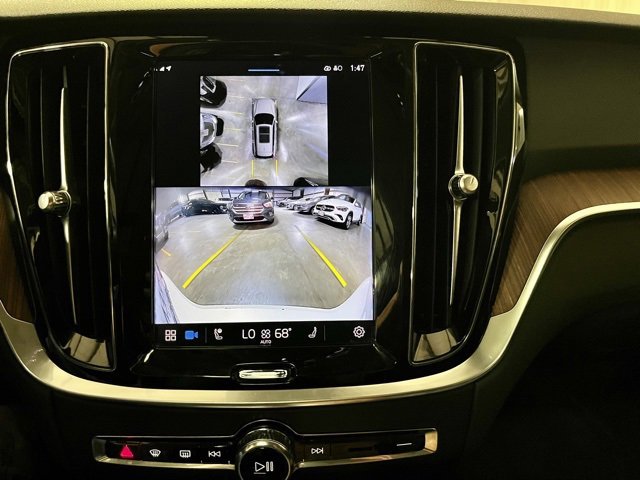 Used 2024 Volvo V60 B5 Cross Country Plus image 16