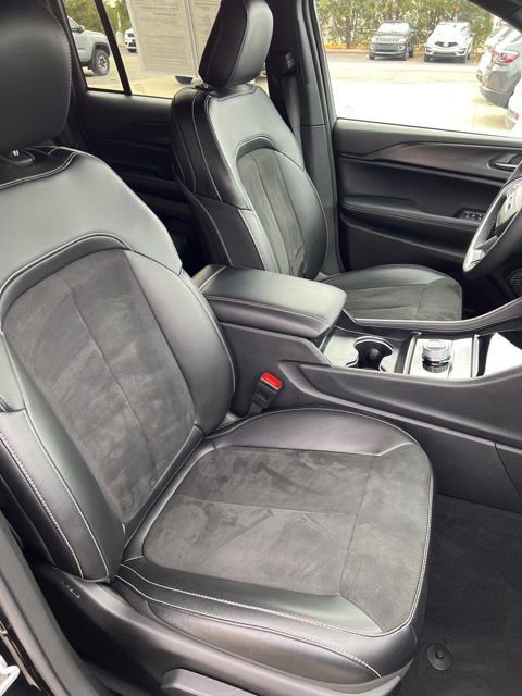 Certified 2024 Jeep Grand Cherokee Altitude AWD/4WD image 17