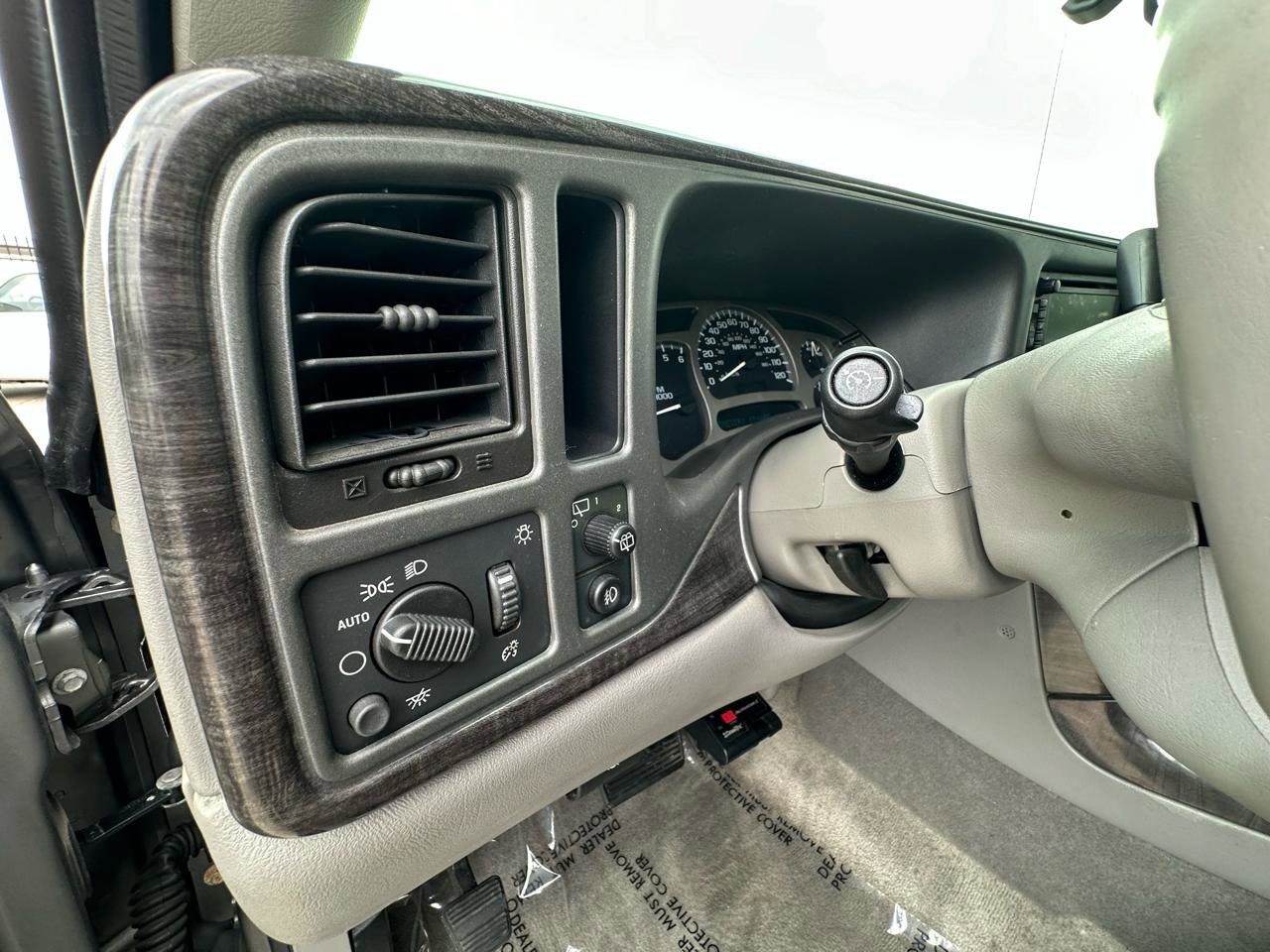 Used 2005 GMC Yukon XL Denali AWD/4WD image 40