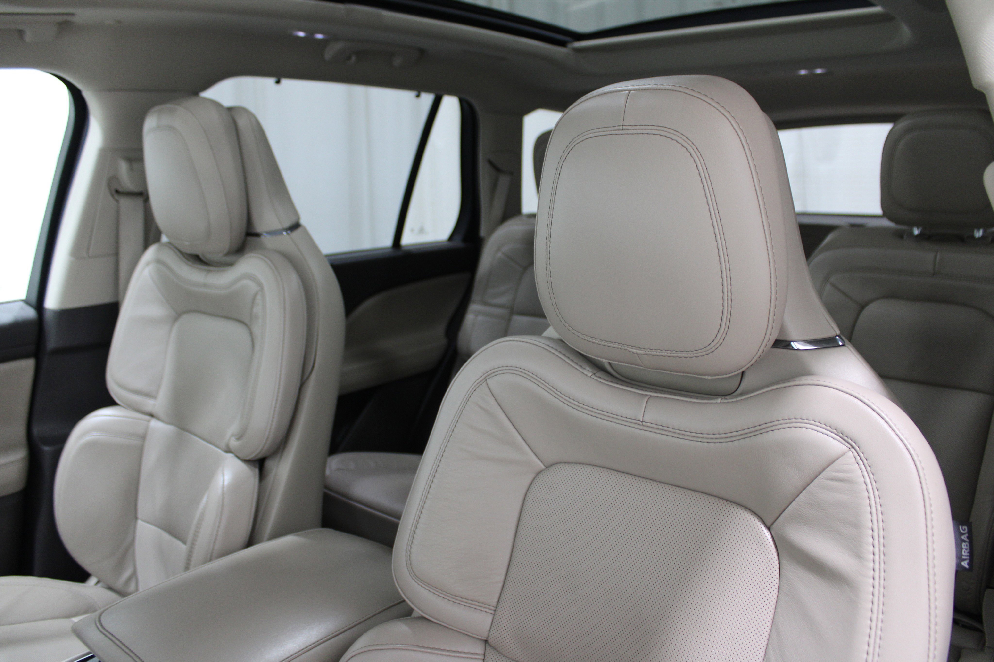 Used 2022 Lincoln Aviator Reserve w/ Equipment Group 201A image 4