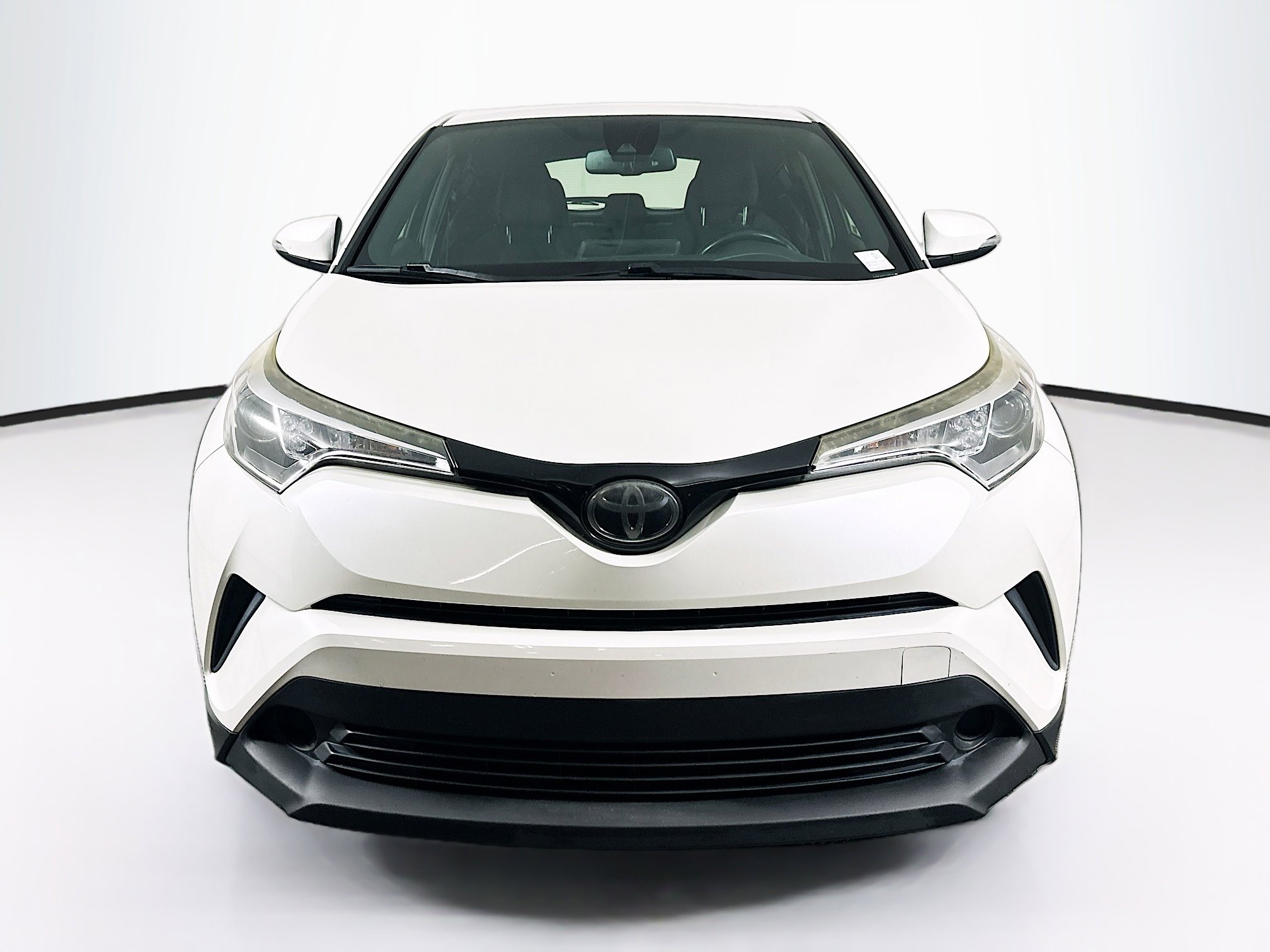 Used 2018 Toyota C-HR XLE FWD image 2