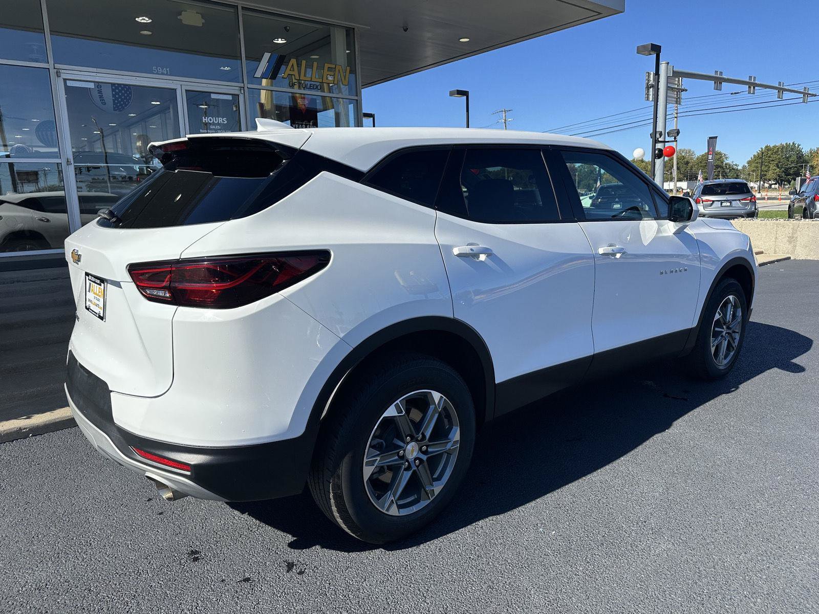 Used 2025 Chevrolet Blazer LT FWD image 13