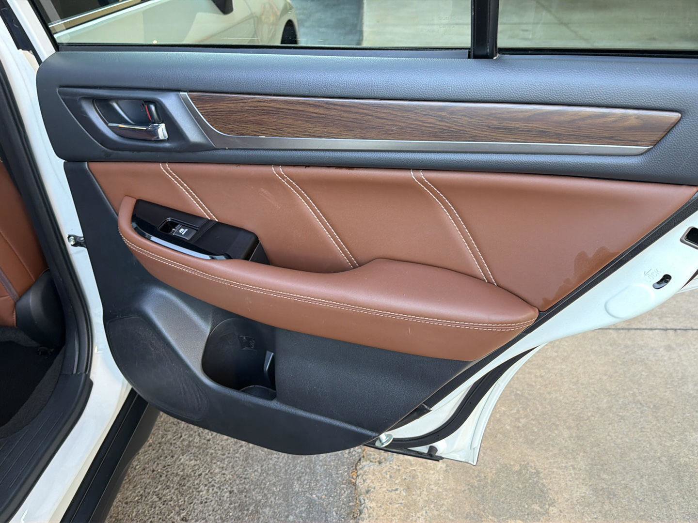 Used 2018 Subaru Outback 2.5i Touring AWD/4WD image 16