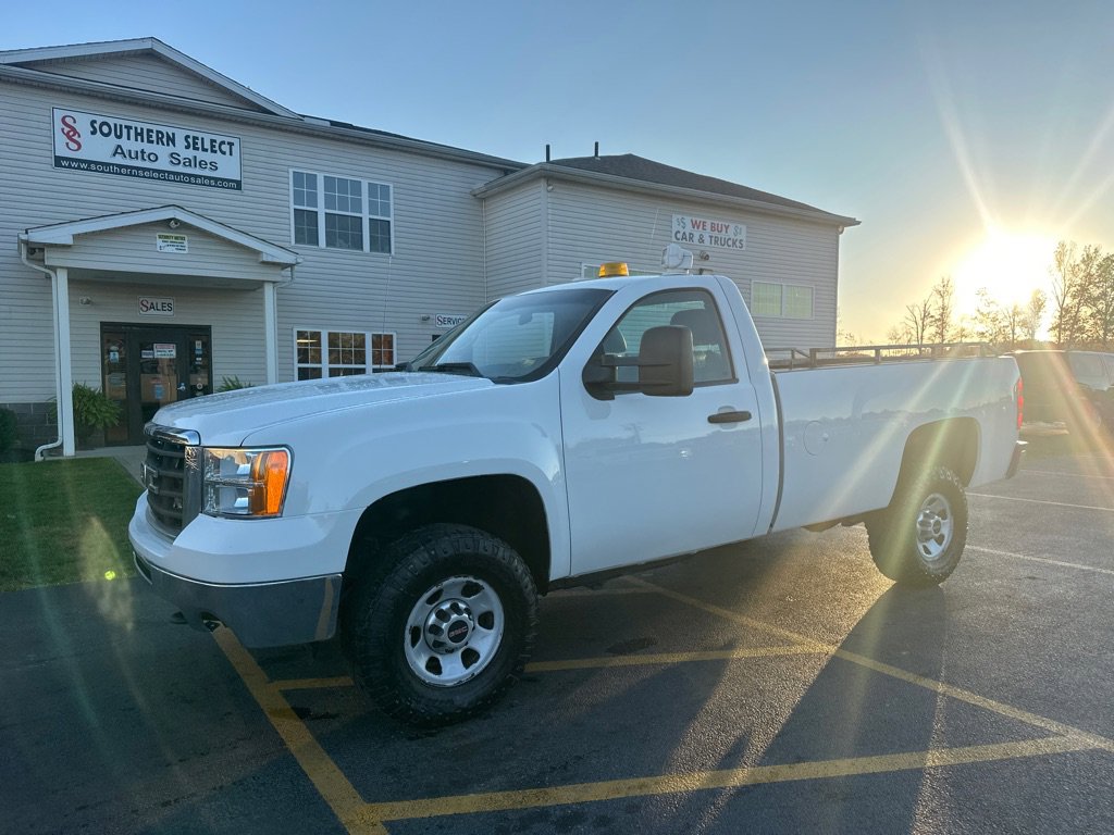 Used 2010 GMC Sierra 3500 W/T image 2