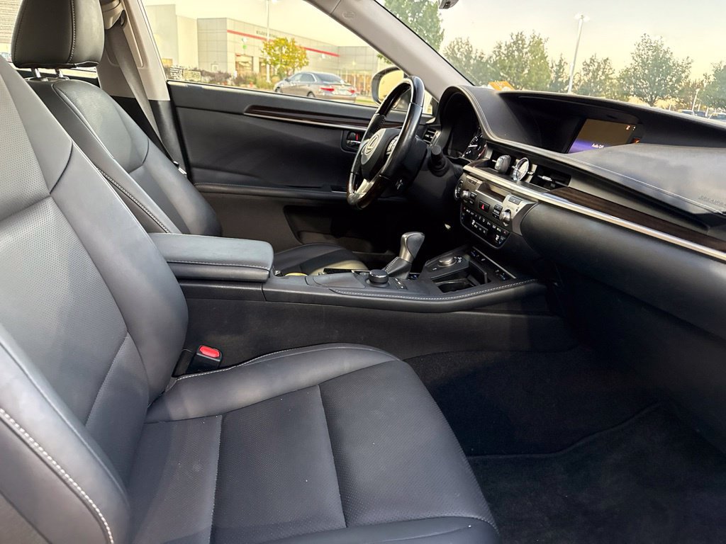 Used 2016 Lexus ES 350 w/ Premium Package w/Wood Trim FWD image 16