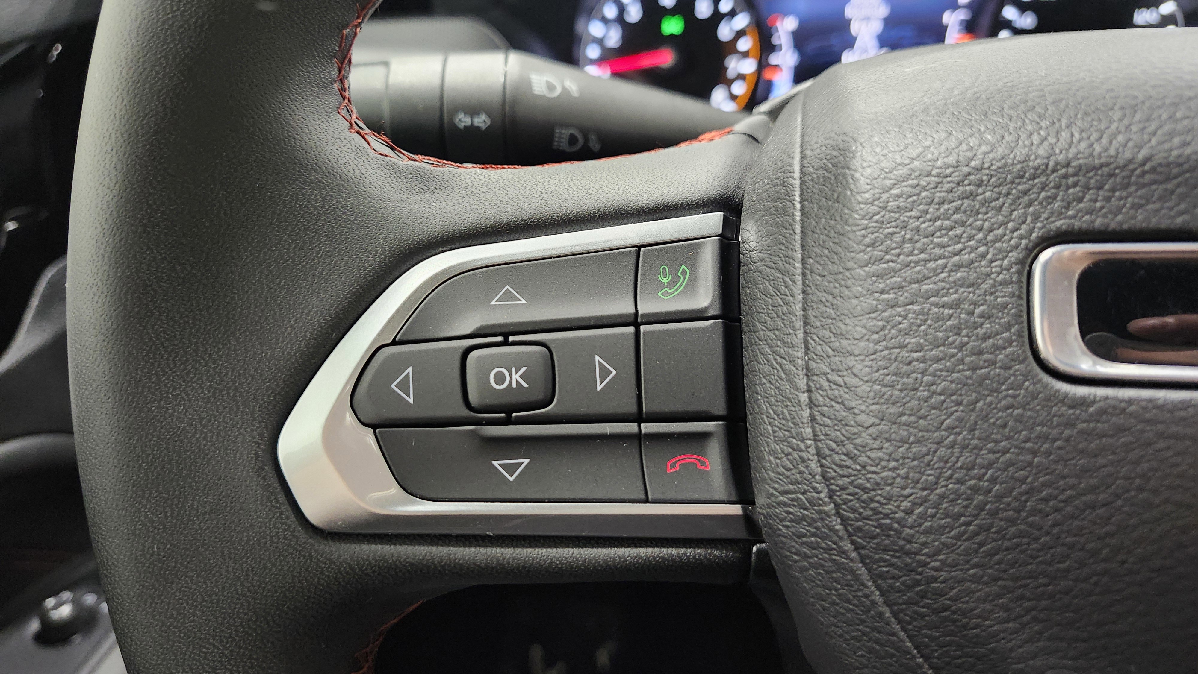 Used 2025 Jeep Compass Trailhawk image 35